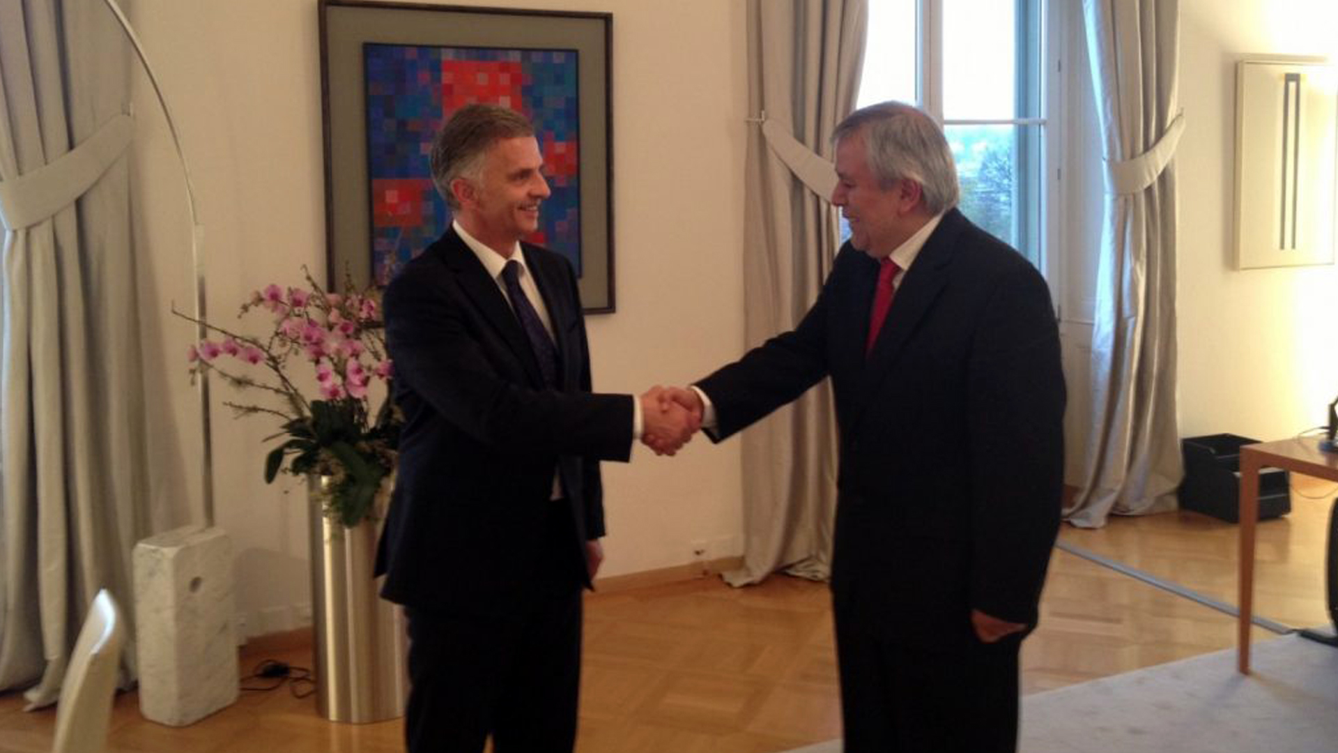 Luis Chuquihuara con Didier Burkhalter – Ministro de RR.EE. de Suiza