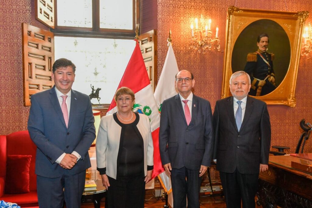 Canciller del Perú César Landa y Alta Comisionada ONU para DDHH, Michelle Bachelet, acompañados del Rep. Perm. peruano en Ginebra, Emb. Luis Chuquihuara y el Coord. Residente de ONU en Perú, Igor Garafulic, dieron inicio a la visita oficial de la alta funcionaria ONU al Perú.
